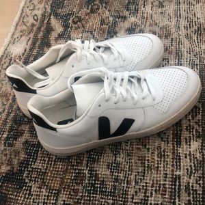 NBW V-10 Sneaker in Extra White & Black